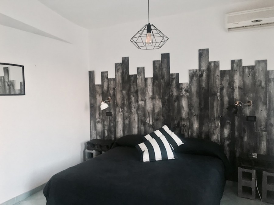 Black Market Hotel – room2