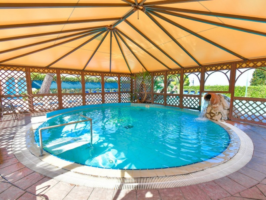 Hotel Terme Cristallo Palace – piscina esterna coperta cristallopalace