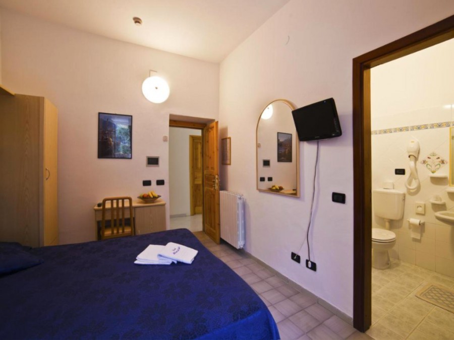 Hotel Riva del Sole – caemra