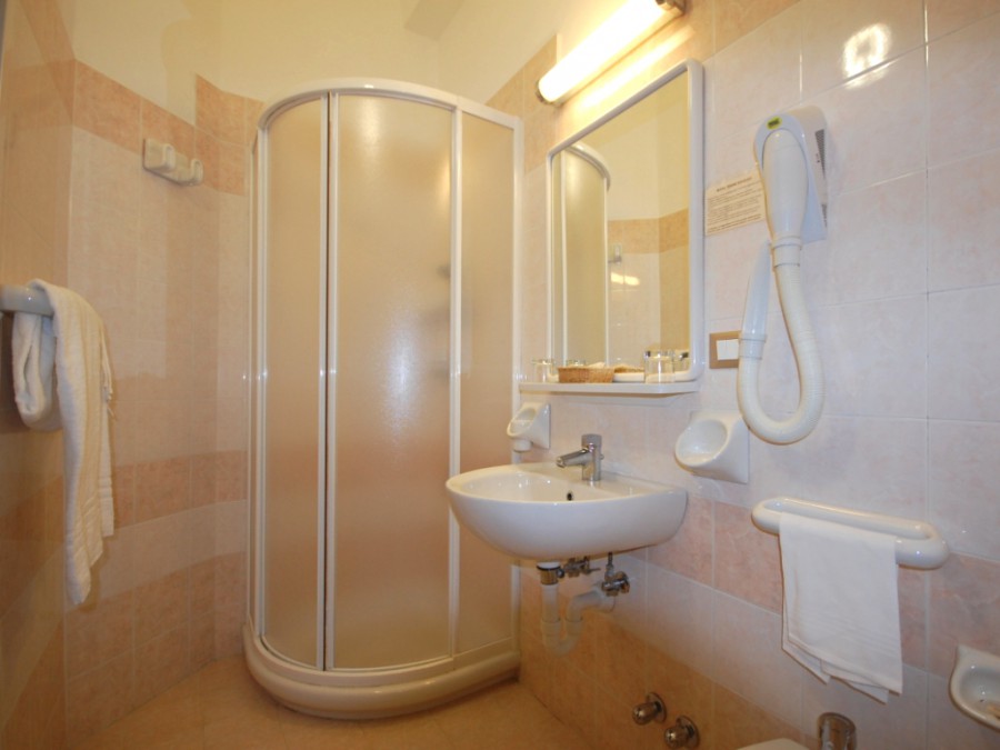 Hotel Terme Rosaleo – bagno in camera