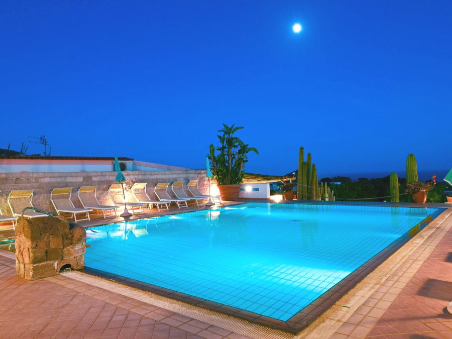 Hotel Villa Miralisa – notturna piscina