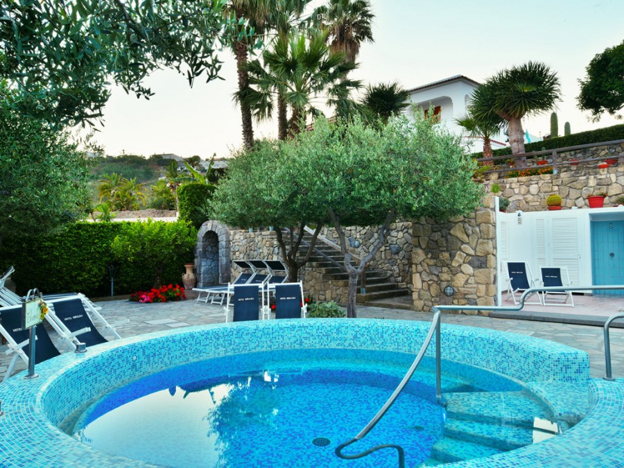 Hotel Villa Miralisa – piscina idromassaggio