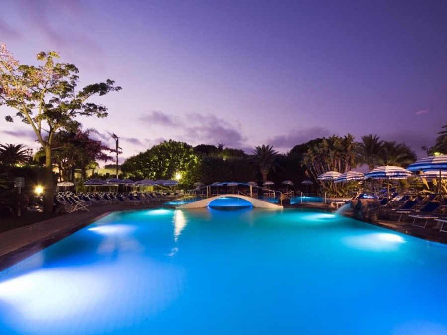 Park Hotel Terme Mediterraneo – piscina termale serale