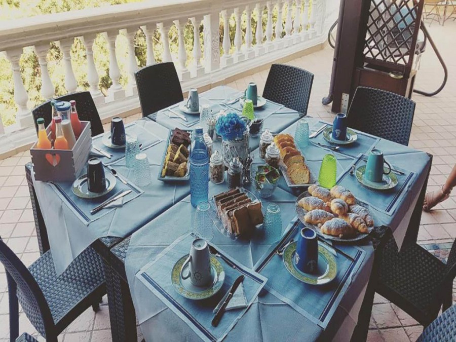 Villa Antonietta – camera tavola colazione