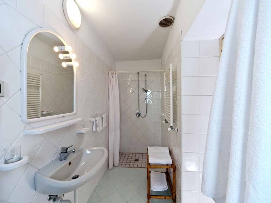 Albergo Terme Villa Svizzera – hotel camera standard bagno