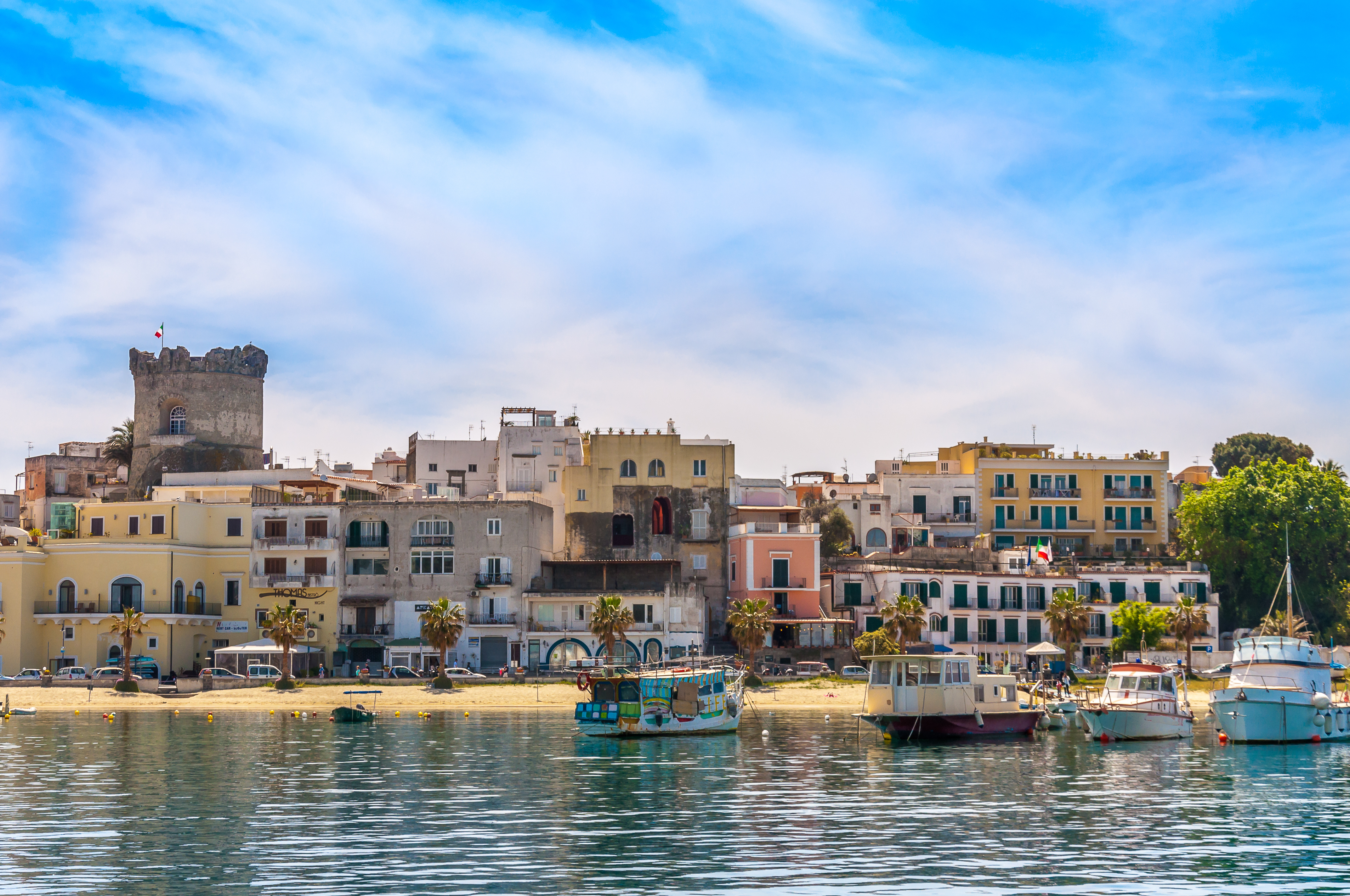 Forio d'Ischia con il Torrione sul lungomare