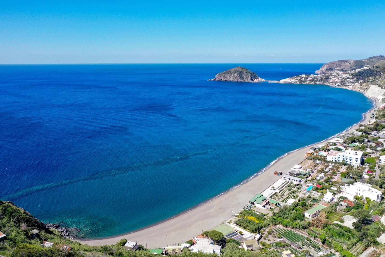 Spiaggia dei Maronti, tre chilometri di sabbia a Barano